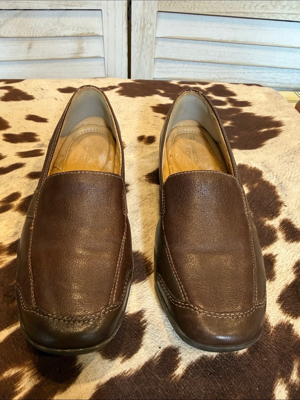 Naturalizer Nominate Brown Leather Slip-On Loafers